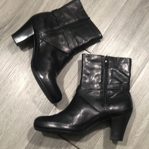 Clarks Artisan Black Leather Buckle Detailed Heeled Ankle Boots size 9 - Picture 3 of 13